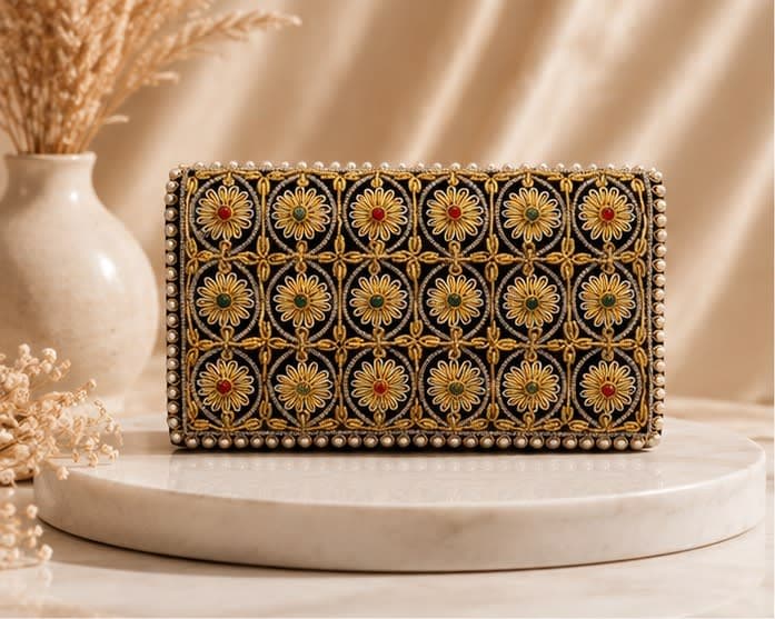 Margherita Daisy Box Clutch